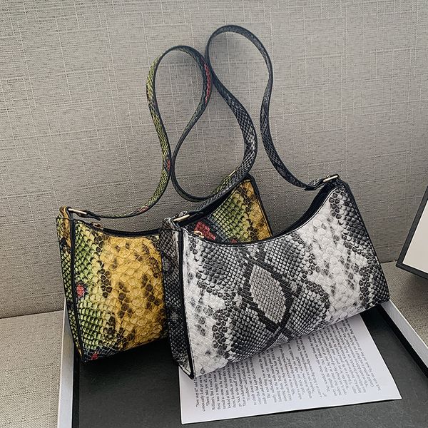 ladies spring 2021 european and american popular trend serpent evening bags color hands to make small bags
ladies spring 2021 european and american popular trend serpent evening bags color hands to make small bags