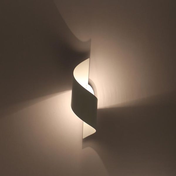 wall lamp metal twist spiral light, e26 110v/ e27 220v, modern wave decorative sconce lighting fixture for living room
wall lamp metal twist spiral light, e26 110v/ e27 220v, modern wave decorative sconce lighting fixture for living room