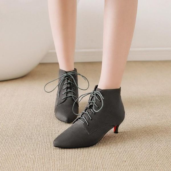 boots big size fine-heeled, low-heeled, pointed and in front of ground velvet, Black
boots big size fine-heeled, low-heeled, pointed and in front of ground velvet, Black