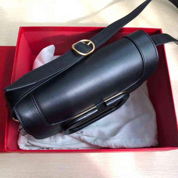 7a+fashion 2021 new style calfskin cross body bag with adjustable shoulder straps imported leather feels soft there are three storage1th
7a+fashion 2021 new style calfskin cross body bag with adjustable shoulder straps imported leather feels soft there are three storage1th