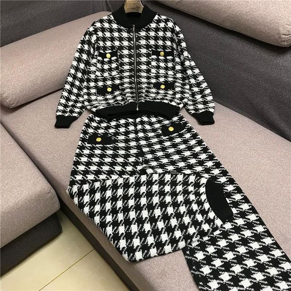 women's two piece pants luxury designer brand set o neck vintage metal button black white houndstooth t-shirt and knitted wide legged 2
women's two piece pants luxury designer brand set o neck vintage metal button black white houndstooth t-shirt and knitted wide legged 2