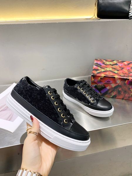 luxury brand designer womens mens casual shoe tracksneaker lighted leather trainer nylon printed platform sneakers men light trainers shoes, Black
luxury brand designer womens mens casual shoe tracksneaker lighted leather trainer nylon printed platform sneakers men light trainers shoes, Black