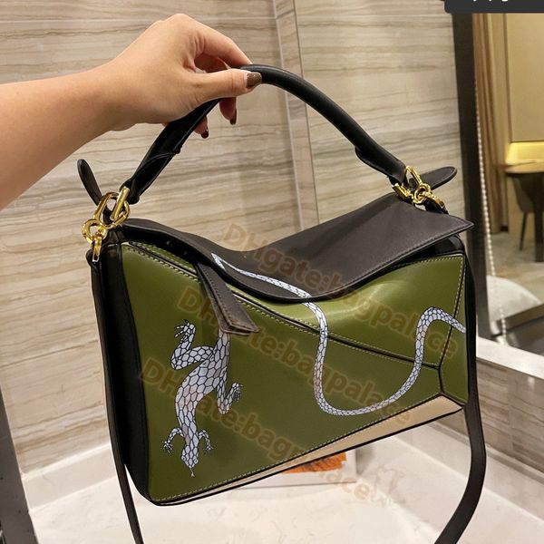 fashion luxurys designers bags shoulder bag geometry crossbody clutch leather classic handbags messenger women tote handbag wallet geometric 
fashion luxurys designers bags shoulder bag geometry crossbody clutch leather classic handbags messenger women tote handbag wallet geometric