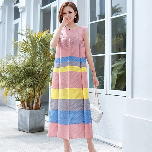 new 2021 summer sleeveless round neck pleated korean high fashion a-line vest elegant aesthetic clothes 8lla, Black;gray
new 2021 summer sleeveless round neck pleated korean high fashion a-line vest elegant aesthetic clothes 8lla, Black;gray