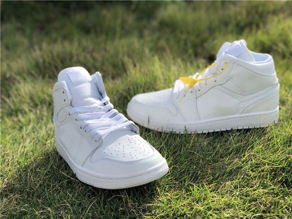 genuine jumpman 1 men's basketball shoes fashion outdoor pure white color matching sports shoelace box size 40--46
genuine jumpman 1 men's basketball shoes fashion outdoor pure white color matching sports shoelace box size 40--46