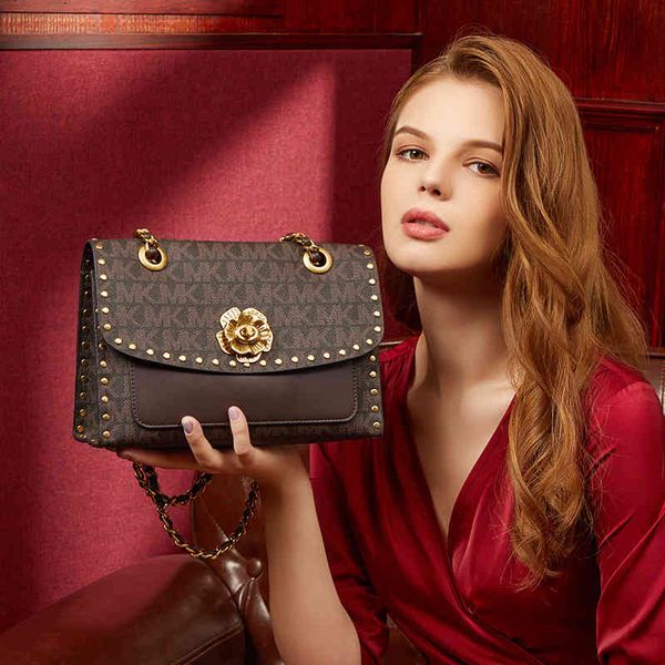 handbag bag 2021 chaoshan camellia leather women's advanced single shoulder messenger rivet chain, Black;red
handbag bag 2021 chaoshan camellia leather women's advanced single shoulder messenger rivet chain, Black;red