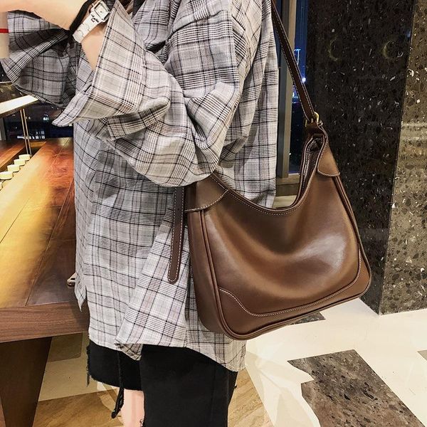 2021 popular new french niche retro small bag female trendy fashion net red simple shoulder messenger underarm bag
2021 popular new french niche retro small bag female trendy fashion net red simple shoulder messenger underarm bag