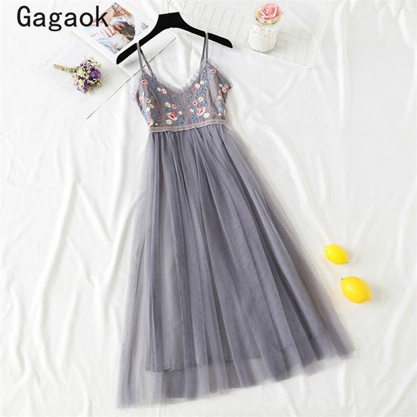 women indie folk embroidery dress summer v-neck spaghetti strap ruffles floral a-line slim chic wild dresses 210531, Black;gray
women indie folk embroidery dress summer v-neck spaghetti strap ruffles floral a-line slim chic wild dresses 210531, Black;gray