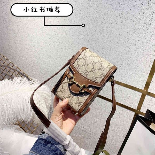 summer new 1955 series horse title buckle small bag mini diagonal straddle single shoulder bag mobile phone men's and women's wall
summer new 1955 series horse title buckle small bag mini diagonal straddle single shoulder bag mobile phone men's and women's wall