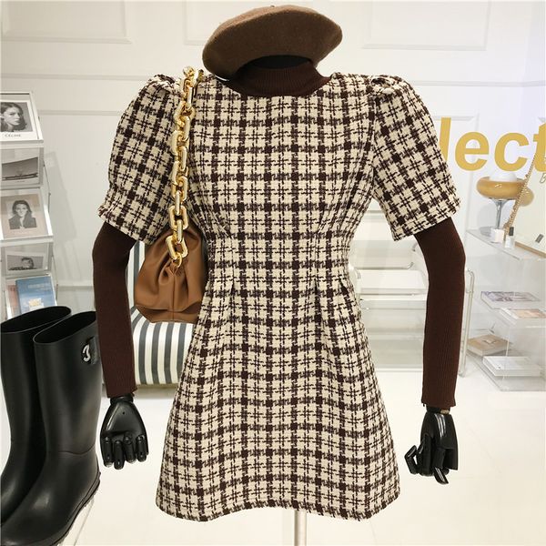 two female medium and tweed style supported dress with knitting in. zjz5, White
two female medium and tweed style supported dress with knitting in. zjz5, White