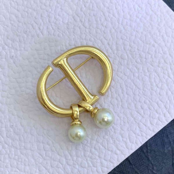 2022 latest factory wholesale new letter brass smooth brooch pearl high noble jewelry 3hi2, Gray
2022 latest factory wholesale new letter brass smooth brooch pearl high noble jewelry 3hi2, Gray