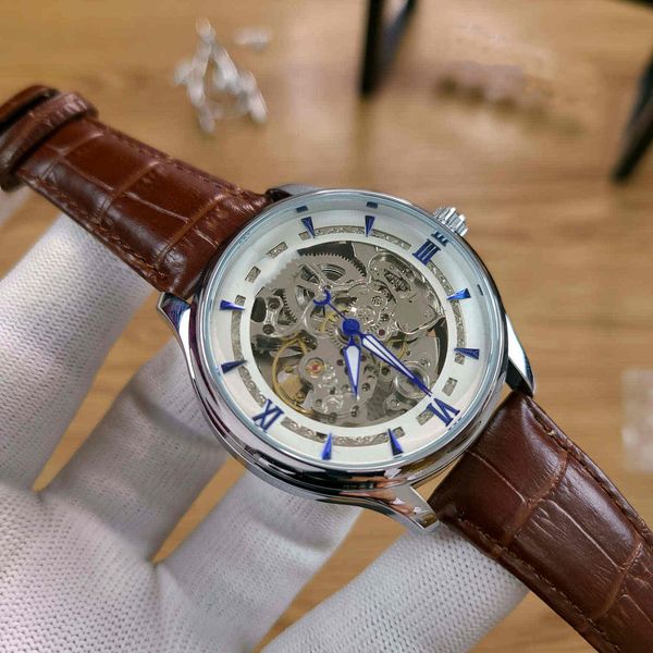 2021 new personalized luxury watches men's three-pin series automatic mechanical fashion sport wrist watch disc luxury wristwatch leath, Slivery;brown
2021 new personalized luxury watches men's three-pin series automatic mechanical fashion sport wrist watch disc luxury wristwatch leath, Slivery;brown