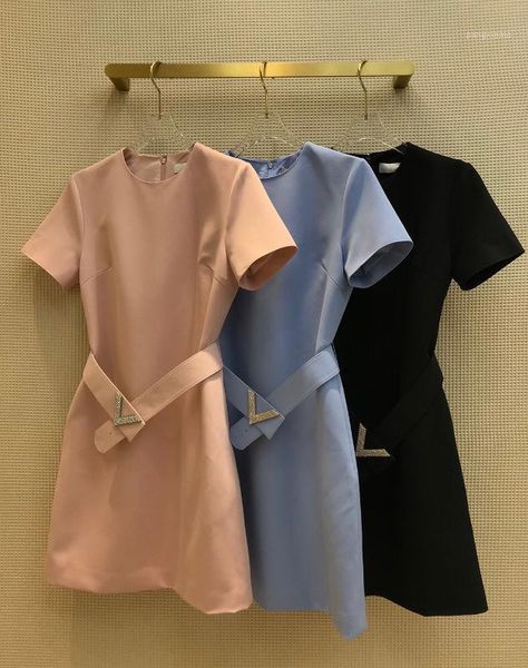 casual dresses 2021 summer fashion dress with v metal diamonds decoration slim fit belt solid color elegant high-end party women, Black;gray
casual dresses 2021 summer fashion dress with v metal diamonds decoration slim fit belt solid color elegant high-end party women, Black;gray