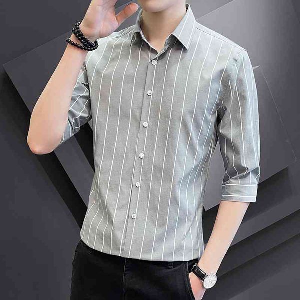 shirt short 2021 new striped seven point shirt coat spring and summer business slim middle sleeve men's handsome, White;black
shirt short 2021 new striped seven point shirt coat spring and summer business slim middle sleeve men's handsome, White;black