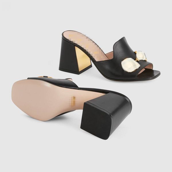 2021 latest designer luxury high heel women's sandals. classic black and white. all calfskin creates your beauty
2021 latest designer luxury high heel women's sandals. classic black and white. all calfskin creates your beauty