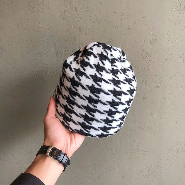 fashion black white striped woolen hat women's korean autumn and winter warm ear protection new leopard pattern, Blue;gray
fashion black white striped woolen hat women's korean autumn and winter warm ear protection new leopard pattern, Blue;gray