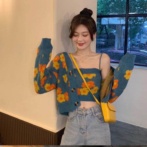 women's t-shirt 2021 sweater coat design sense minority knitted cardigan bottomed foreign style with suspender two-piece set, White
women's t-shirt 2021 sweater coat design sense minority knitted cardigan bottomed foreign style with suspender two-piece set, White