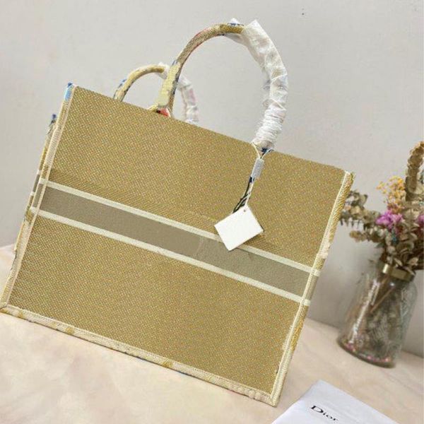 2022 new embroidery 3d three-dimensional flower pattern bag large capacity luxury women's bag 2005 luxurys designers bags evening party
2022 new embroidery 3d three-dimensional flower pattern bag large capacity luxury women's bag 2005 luxurys designers bags evening party