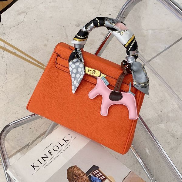 handbag women luxurys designers bags 2021 crossbody bag closure h genuine leather purse zhouzhoubao123
handbag women luxurys designers bags 2021 crossbody bag closure h genuine leather purse zhouzhoubao123