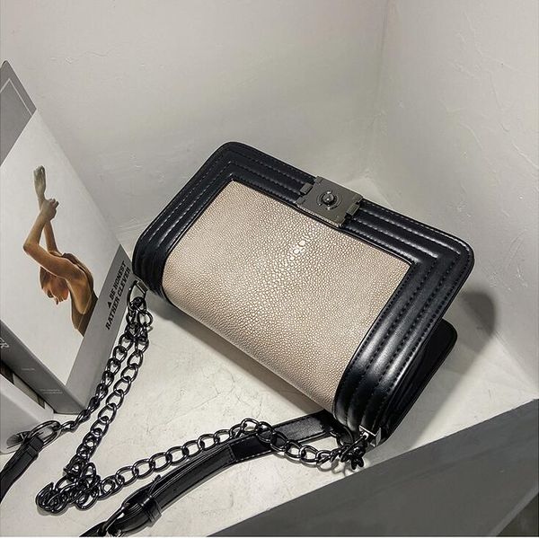 factory outlet women shoulder bags classic atmosphere thread hasp chain bag retro color matching leather handbag street trend stone pattern, Black;red
factory outlet women shoulder bags classic atmosphere thread hasp chain bag retro color matching leather handbag street trend stone pattern, Black;red