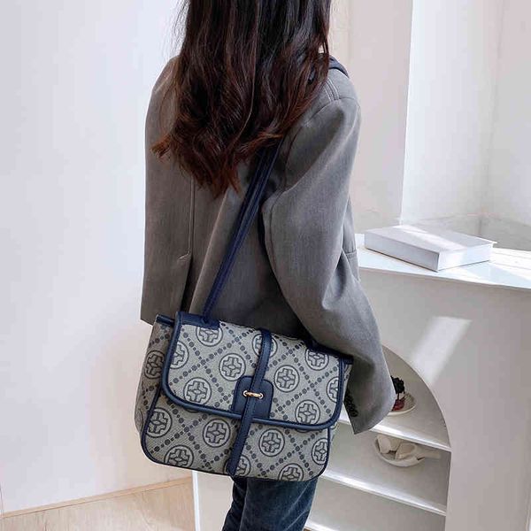 printed women's bag single shoulder messenger hand winter new embellishment flower bag tote handbags sale
printed women's bag single shoulder messenger hand winter new embellishment flower bag tote handbags sale