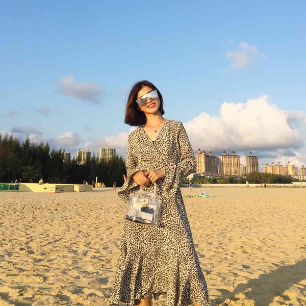 mini 2021 spring and summer new women's one shoulder slant cross portable beach jelly kelly transparent bag
mini 2021 spring and summer new women's one shoulder slant cross portable beach jelly kelly transparent bag