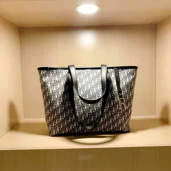 luxury trendy bags design bag 2021 new women's s fashion trend one shoulder wrist temperament aesthetic bag fresh and versatile style
luxury trendy bags design bag 2021 new women's s fashion trend one shoulder wrist temperament aesthetic bag fresh and versatile style