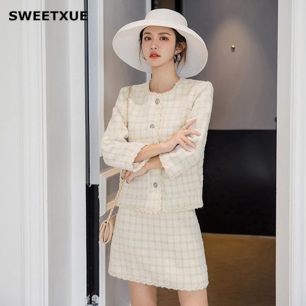 two piece dress sweetxue fashion woolen women suit 2021 autumn winter retro round neck jacket and mini skirt plaid elegant 2 set, White
two piece dress sweetxue fashion woolen women suit 2021 autumn winter retro round neck jacket and mini skirt plaid elegant 2 set, White