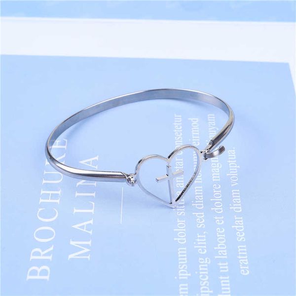 stainless steel 4-styles heart leaf bracelets luxurious jewelry for women silver color love fashion bangles christmas gift q0719, Black
stainless steel 4-styles heart leaf bracelets luxurious jewelry for women silver color love fashion bangles christmas gift q0719, Black