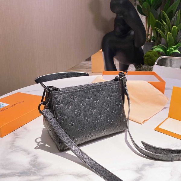 vintage wallet cowhide triangle 3d relief chain messenger bag designers luxurys vutton handbags men women shoulder
vintage wallet cowhide triangle 3d relief chain messenger bag designers luxurys vutton handbags men women shoulder