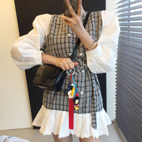 2021south korea autumn foreign style square collar unique pearl buckle lace up waist fake two piece patchwork pleated dress for women, Black;gray
2021south korea autumn foreign style square collar unique pearl buckle lace up waist fake two piece patchwork pleated dress for women, Black;gray