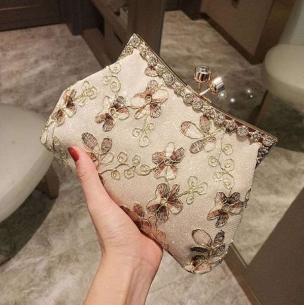lace mouth gold bag cloth handicraft three dimensional embroidery flower handbag with cheongsam bag women's small bag
lace mouth gold bag cloth handicraft three dimensional embroidery flower handbag with cheongsam bag women's small bag