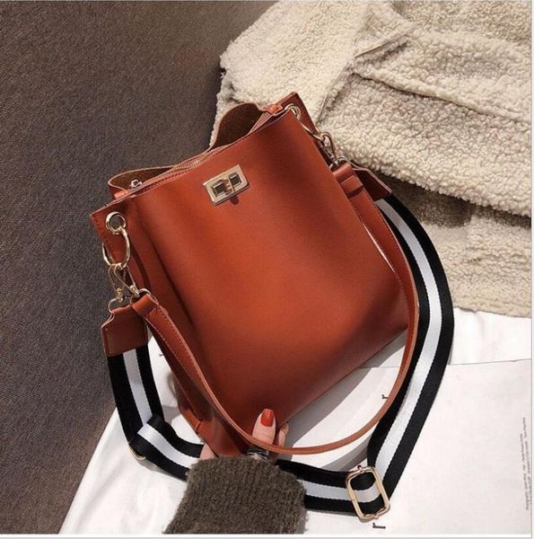 evening bags 2021 fashion pu leather women girls bag large capacity solid color single shoulder slug bucket bag.
evening bags 2021 fashion pu leather women girls bag large capacity solid color single shoulder slug bucket bag.