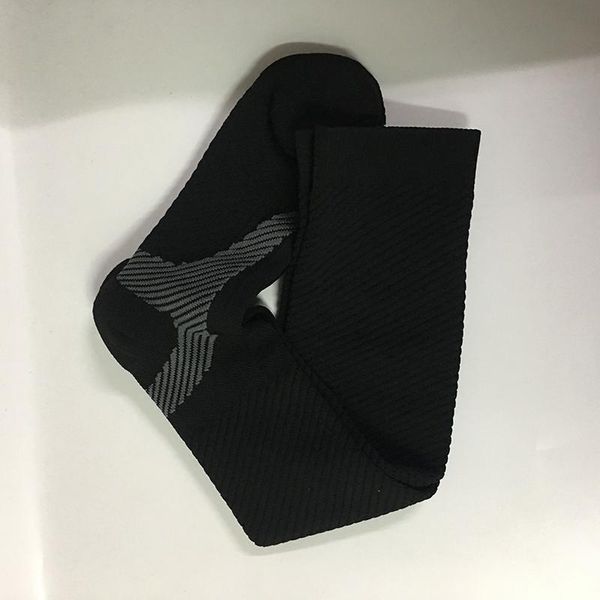 sports socks men cycling outdoor riding bicycle knee high black color breathable fitness running sock fit 39-44
sports socks men cycling outdoor riding bicycle knee high black color breathable fitness running sock fit 39-44