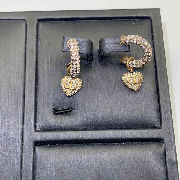 2021 luxury designer jewelry diamond letter heart earrings female fashion temperament net red small fragrance earrings, Silver
2021 luxury designer jewelry diamond letter heart earrings female fashion temperament net red small fragrance earrings, Silver