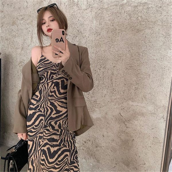 casual dresses slim fit zebra stripes mid-length suspender dress harajuku fashion draw waist show thin temperament simple women, Black;gray
casual dresses slim fit zebra stripes mid-length suspender dress harajuku fashion draw waist show thin temperament simple women, Black;gray