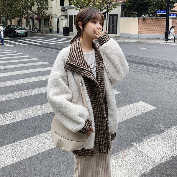 2021 winter woman turn down collar long-sleeved cashmere loose splicing plaid minimalist cardigan lambfur coat c622, Black;brown
2021 winter woman turn down collar long-sleeved cashmere loose splicing plaid minimalist cardigan lambfur coat c622, Black;brown