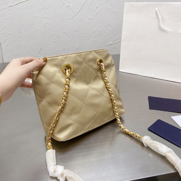 2022 bucket bags luxurys designers ladies high handbag women fashion mother handbags printing cossbody bag purse shoulder wallet letter thre
2022 bucket bags luxurys designers ladies high handbag women fashion mother handbags printing cossbody bag purse shoulder wallet letter thre