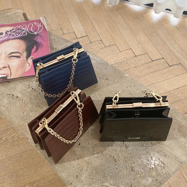 fashion shiny crocodile pattern shoulder bags candyrose luxury designer ladies wallet clip bag trapezoidal retro chain handbag wholesale, Black;red
fashion shiny crocodile pattern shoulder bags candyrose luxury designer ladies wallet clip bag trapezoidal retro chain handbag wholesale, Black;red