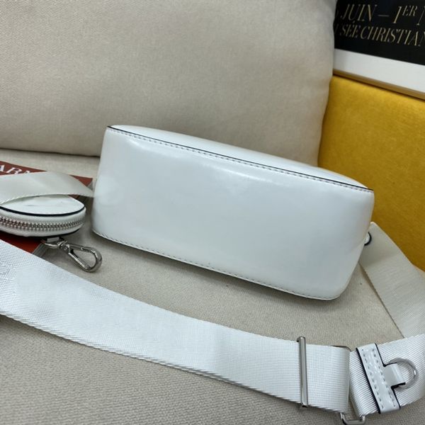 women totes 2021 ladies elegant handbags fashion trend black shoulder bag shiny leather handbag classic casual retro large-capacity travel
women totes 2021 ladies elegant handbags fashion trend black shoulder bag shiny leather handbag classic casual retro large-capacity travel