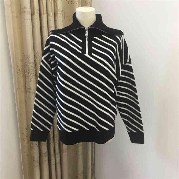 design clothing autumn winter new black white diagonal stripe loose and thin zipper collar sweater suit women
design clothing autumn winter new black white diagonal stripe loose and thin zipper collar sweater suit women