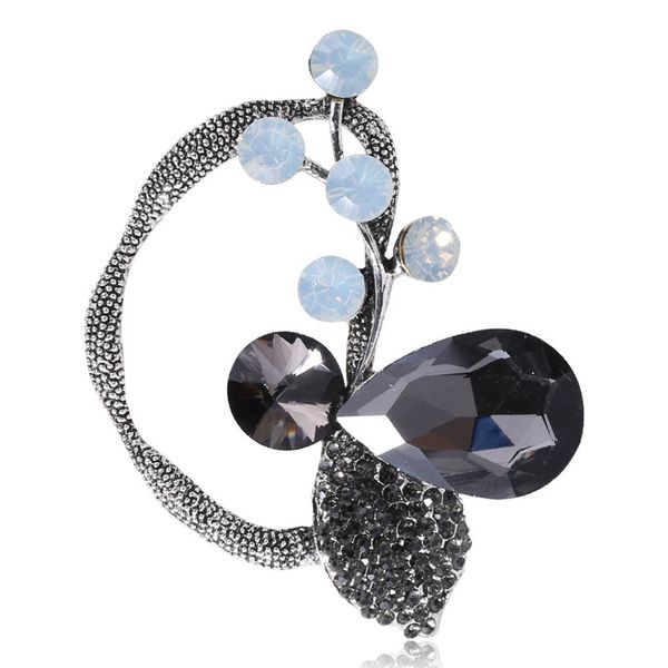 factory luxury crystal large glass brooch alloy diamond pin fashion versatile clothing accessories christmas 
factory luxury crystal large glass brooch alloy diamond pin fashion versatile clothing accessories christmas