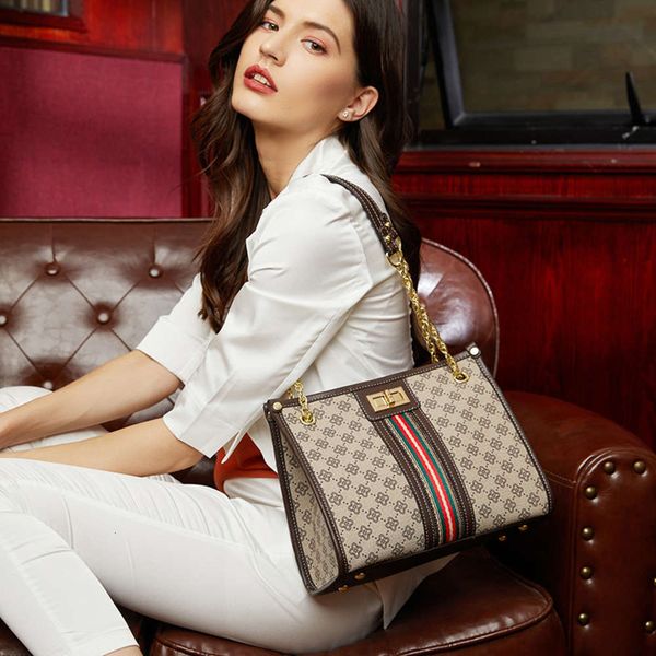 hbp fashion hong kong chain women's bag 2021 new fashion versatile one shoulder tramp large capacity cross carry leather
hbp fashion hong kong chain women's bag 2021 new fashion versatile one shoulder tramp large capacity cross carry leather