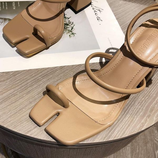 2021 spring/summer new toe sandals fashion women's buckles with chunky heels retro square toe shoes, Black
2021 spring/summer new toe sandals fashion women's buckles with chunky heels retro square toe shoes, Black