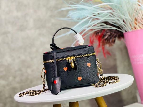 2021 fashion designer women's bags classic handbag embossed letter leather hardware mini zipper cosmetic bag
2021 fashion designer women's bags classic handbag embossed letter leather hardware mini zipper cosmetic bag
