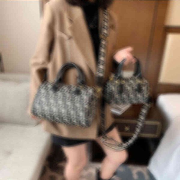 boston shoulder bags women's handbag luxury crossbody european and american fashion and vintage leather classic flower bag purses
boston shoulder bags women's handbag luxury crossbody european and american fashion and vintage leather classic flower bag purses