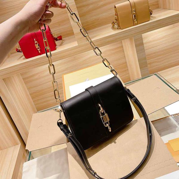 chain shoulder bag crossbody bags plain genuine leather cover flap handbag clutch fashion letter detachable straps gold hardware interior po
chain shoulder bag crossbody bags plain genuine leather cover flap handbag clutch fashion letter detachable straps gold hardware interior po