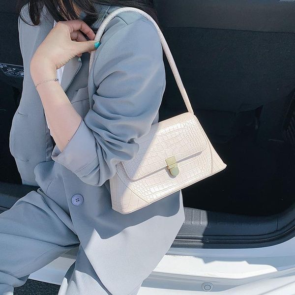 2021 new ladies messenger bag korean fashion casual simple solid color retro crocodile pattern single shoulder armpit bag female
2021 new ladies messenger bag korean fashion casual simple solid color retro crocodile pattern single shoulder armpit bag female