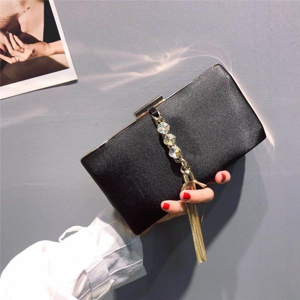 2021 new women diamond evening bags with tassel clutches bag black luxurious velvet wedding party purse female handbag
2021 new women diamond evening bags with tassel clutches bag black luxurious velvet wedding party purse female handbag