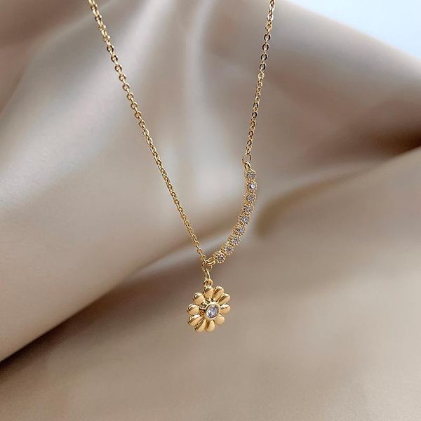 pendant necklaces temperament little daisy asymmetric necklace for women exquisite gold color rhinestone jewelry wholesale, Silver
pendant necklaces temperament little daisy asymmetric necklace for women exquisite gold color rhinestone jewelry wholesale, Silver